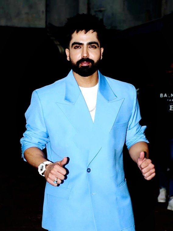 Harrdy_Sandhu_snapped_promoting_his_film_on_Jhalak_Dikhhla_Jaa_10